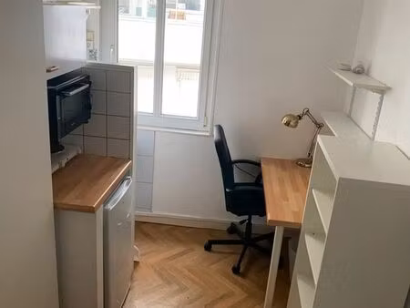 chambre meublée à louer – secteur orangerie / institutions européennes dans une petite rés