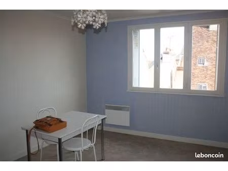 location studio meublé