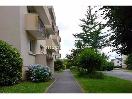 au calme  f1 en rez-de-chaussée avec cave et parking.