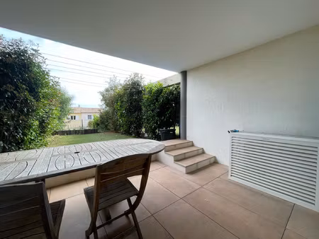 appartement t2 - résidence récente - garage - jardin