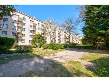 appartement donnant sur un parc prive - 5 pieces - 100 m2