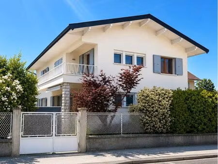 annecy – immeuble de rapport rénové – 3 appartements – garages  caves et terrasse