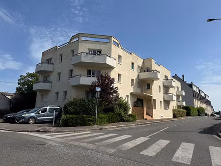 immeuble 13 appartements  locaux et parkings