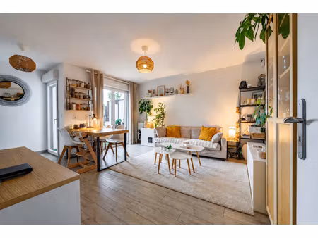 noisy-le-grand centre-ville f3 de 54 m² avec balcon