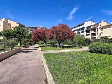 fréjus – studio vendu meublé  idéal investissement ou pied-à-terre