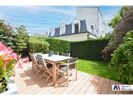 au fond d'une allée privée  maison en r+2 avec jardin  tersa