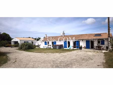 a vendre charmante longère avec vue sur le marais