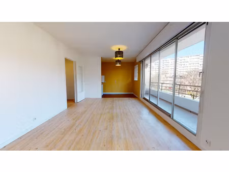 appartement t1 à louer à fresnes avec terrasse  parking et cave