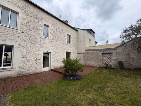 maison familiale à louer 5 chambres jardin et dépendances
