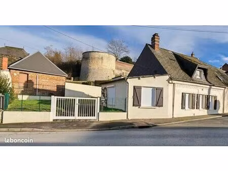 maison de caractère avec jardin clos et fort potentiel d'aménagement – marle