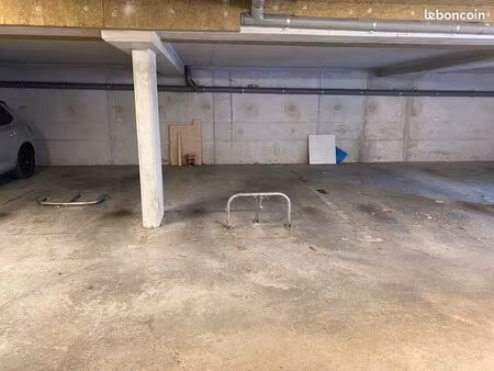 place de parking intérieure