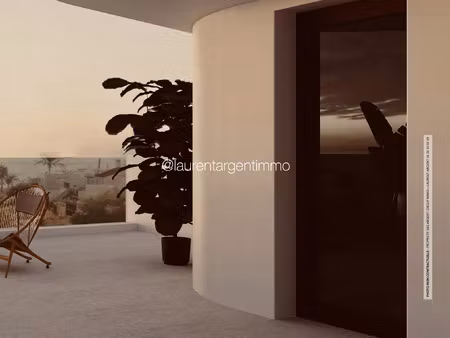 t4 vue mer avec terrasse en parkings boxables
