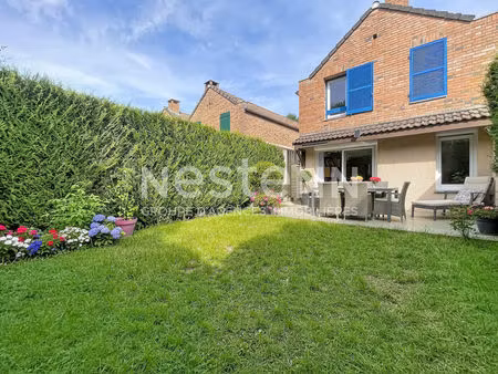 a vendre . maison familiale de 4 pièces avec garage attenant  montigny le bretonneux