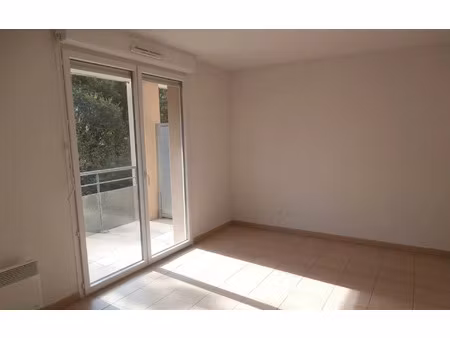 location appartement  m² t-2 à terrasson-lavilledieu  395 €