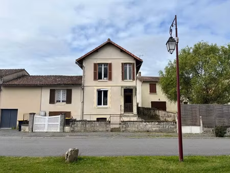 vente maison 4 pièces 98.1 m² à lessac (16500)  54 800 €