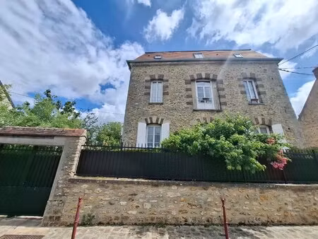 belle propriete de 275m² avec garage et terrain