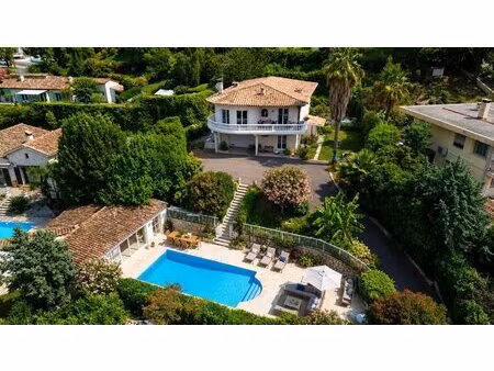 proche de vence  charmante villa familiale avec piscine et hébergement indépendant