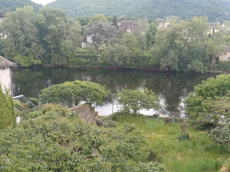 proche des quais de la dordogne