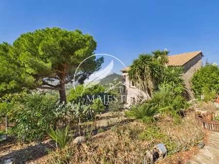 grande maison r sur les hauteurs de hyères vue dominante et cadre naturel exceptionnel