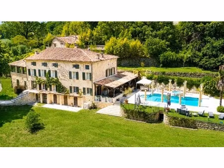 authentique moulin du xviie siècle rénové avec 10 chambres  callian  provence