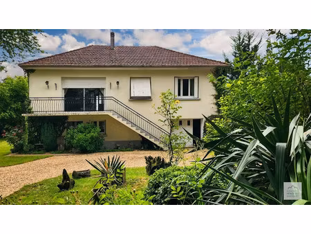 vente maison 7 pièces 174.5 m² à saint-leon-sur-l'isle (24110)  200 000 €