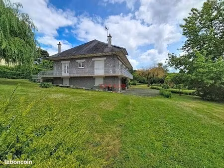 maison 9 pièces 261 m²