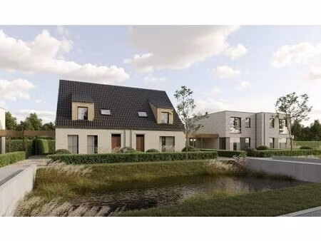 prachtige landelijke halfopen bebouwing in een groene omgeving nabij het kanaal plassendal