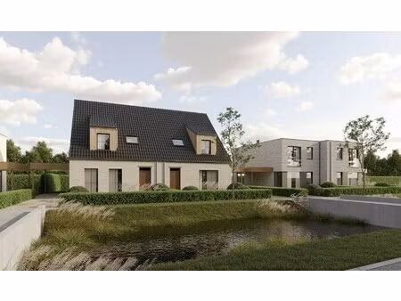 prachtige landelijke halfopen bebouwing in een groene omgeving nabij het kanaal plassendal