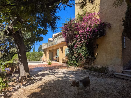 vente maison 7 pièces 207 m² toulon (83100)