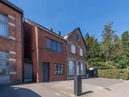 ruime stadswoning  2 á 3 slaapkamers  epc-b en zonnepanelen