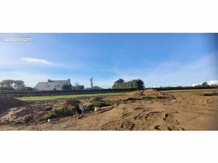 terrain 560 m² landeda