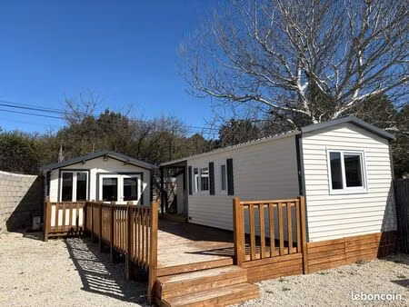 mobilhome avec chalet de cuisine et terrasse
