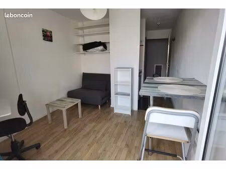 studio meuble renove avec balcon – 100 m ecole management – gare