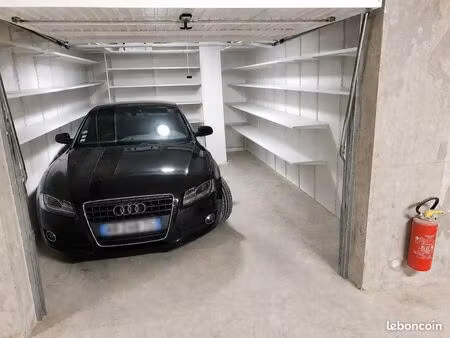 box premium 18 m² sécurisé – électricité & rangements – woodpark poisy