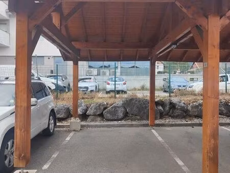 place de parking couverte