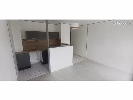 location studio 24m² + parking - rue des olivettes