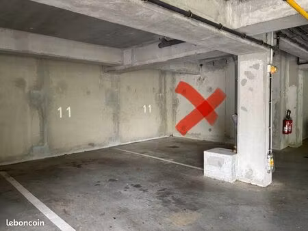 location place parking couverte face clinique belharra