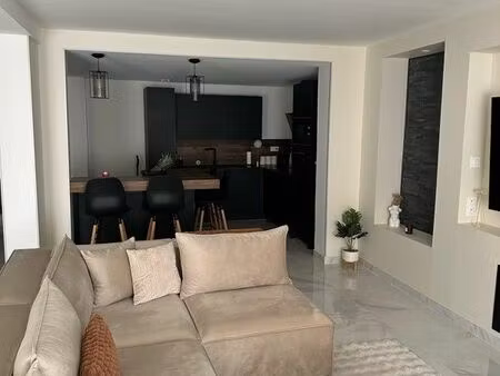 grand appartement f4 de 120 m² avec cour