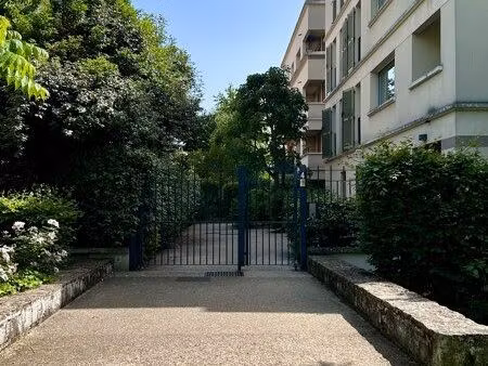 location f3 meublée avec parking - 5 min à pied du rer a noisiel