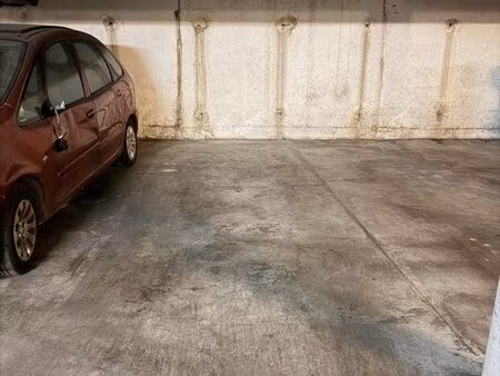 place de parking couvert