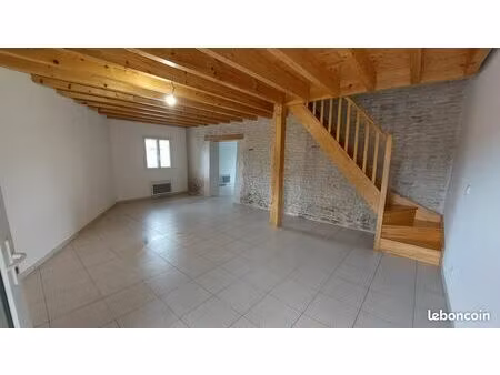 maison t3 de 80 m² à louer à ferrières (15 mn la rochelle)