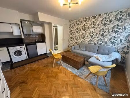 location studio meublé