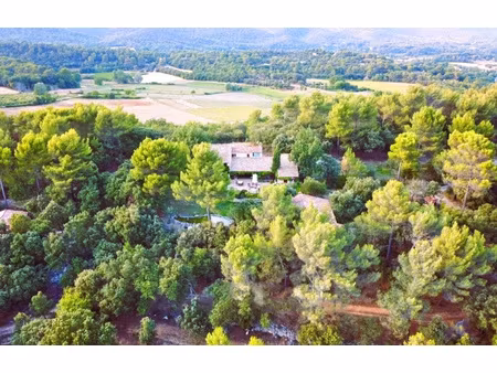 domaine d'exception dans le sud luberon-vue sainte-victoire