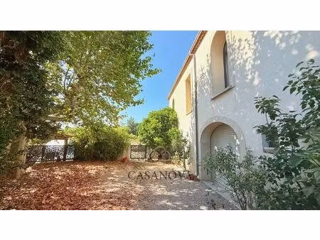 maison de charme rénovée esprit loft avec piscine et volumes généreux pézenas