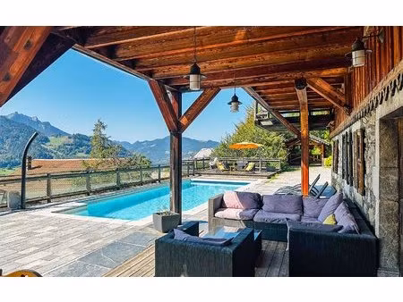 charmant chalet avec piscine chauffée et jacuzzi en savoie
