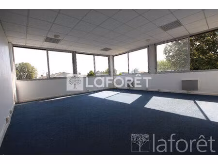 villenave d'ornon rocade (sortie 18) local de 54 m² calme et lumineux