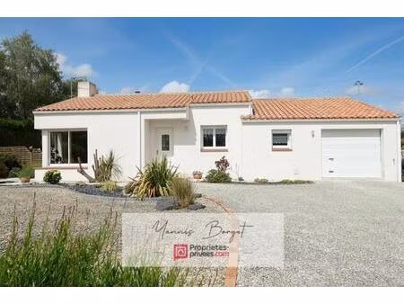 maison de plain-pied de 113 m² sur plus de 1 000 m² de terrain