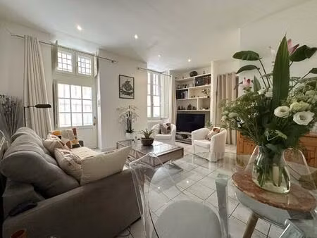 appartement quatre pièces quartier palais des papes