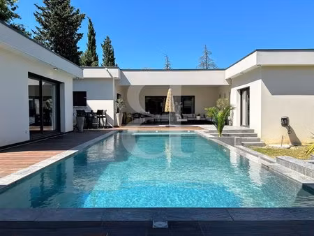 rare à avignon maison contemporaine de plain-pied avec 4 ch
