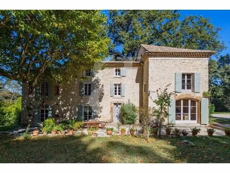 charmant mas authentique  en pierre  avec piscine dans la régio